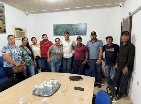 Prefeito Thalles recebe moradores do Complexo Santo Antônio