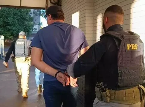 Preso por golpes com nomes de mortos é levado de avião ao RS