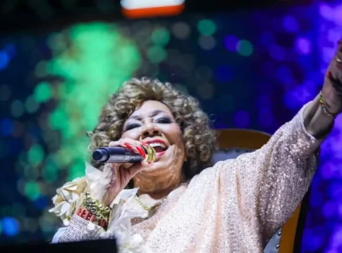 Show de Alcione levou mais de 10 mil pessoas ao Porto Geral de Corumbá