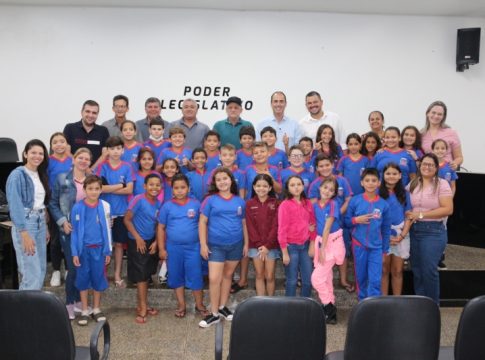 Vereadores recebem a visita de alunos do 4º ano B da Escola Carlos Chagas