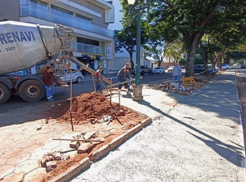 Prefeitura de Naviraí mantém construção de ciclovia na Av. Dourados; Pista de caminhada do Sucupira é revitalizada