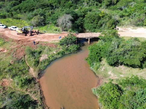 Prefeitura de Iguatemi está reformando a ponte sobre o córrego Panduí