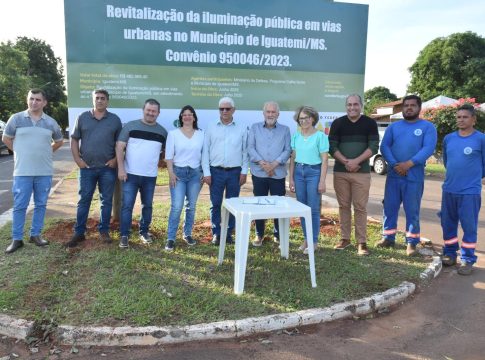Dr. Lídio assina ordem de serviço para modernização da iluminação pública na Vila Rosa