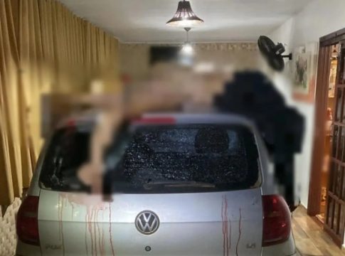 Motorista atropela mulher e só percebe o corpo em cima do veículo ao chegar em casa