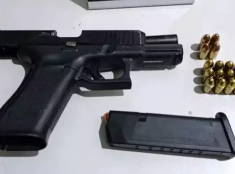 Pai achou que tiro era bombinha antes de ver esposa morta pelo filho de 2 anos