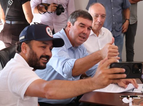 Governador Eduardo Riedel recebe comitivas de Amambai e Tacuru nesta sexta-feira