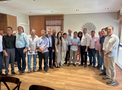 Riedel garante a Rosária e vereadores 100% de asfalto em Mundo Novo