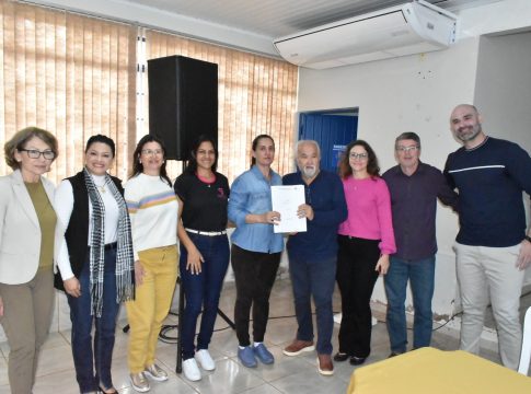 Prefeitura de Iguatemi, entidades e vereadores, em ato oficial, assinam os recursos das emendas impositivas