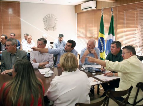 A quase um ano da eleição, Riedel atua para repetir a aliança com os prefeitos