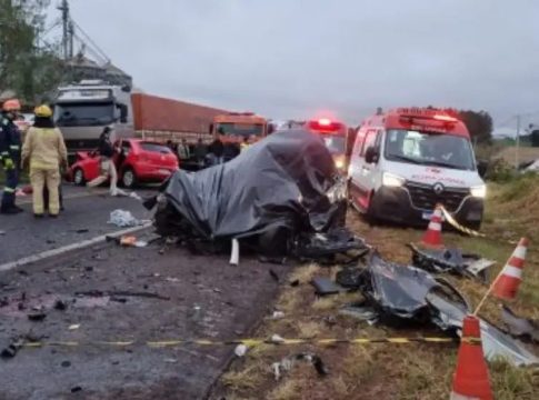 Tragédia no PR: pai e dois filhos morrem em colisão frontal com ônibus nesta segunda-feira