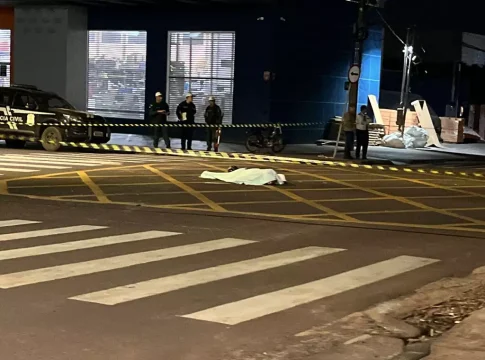 Colisão entre Saveiro e moto deixa um morto e outro ferido