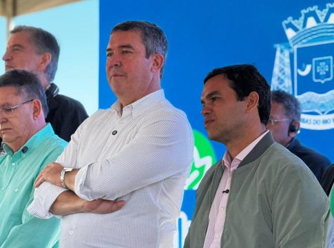 Deputado Beto Pereira e governador Eduardo Riedel lançam 100 novas habitações em Ribas do Rio Pardo e assinatura de infraestrutura para a Rota da Celulose
