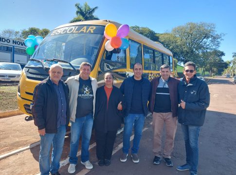 Mundo Novo recebe dois ônibus escolares