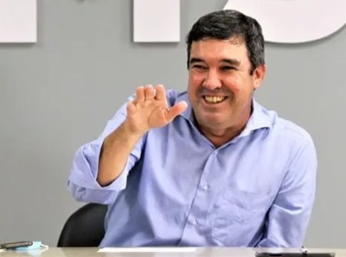 Pesquisa mostra liderança de Riedel em todos os cenários na eleição para governador em 2026