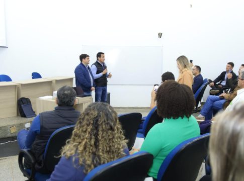 Em Naviraí prefeitura firma parcerias e qualifica servidores