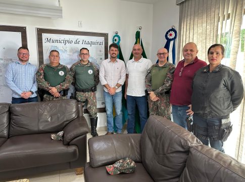 Prefeito Thalles e vice Dr. Bruno recebem comandante da Polícia Militar Ambiental para alinhar ações de proteção ambiental