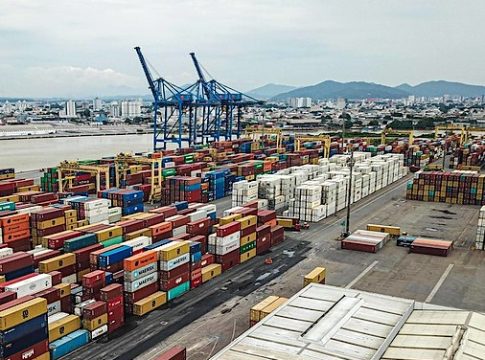Governo faz as contas e diz que tarifaço afetará apenas 4% das exportações brasileiras