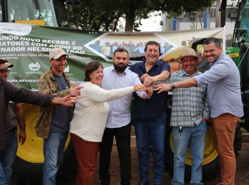 Governo de Mundo Novo entrega oficialmente dois tratores para a Infraestrutura e Agricultura Familiar