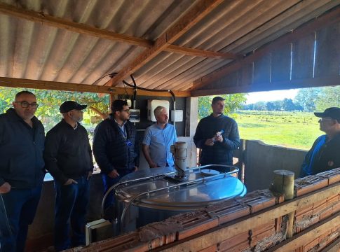 Secretário de Agricultura de Itaquiraí realiza visitas aos produtores de leite do município