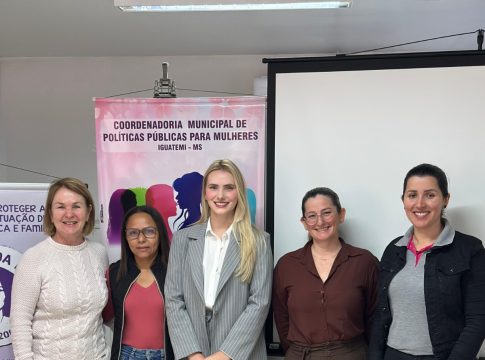 Palestra alusiva ao Agosto Lilás, na sede do CRAS, contou com a participação da Promotora Pública de Iguatemi