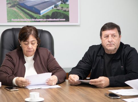 Governo de Mundo Novo realiza reunião com vereadores para alinhamento de projetos