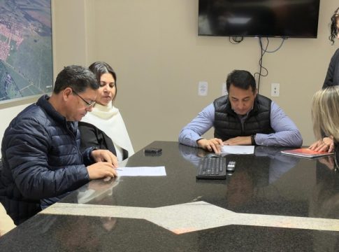 Segurança Alimentar : Prefeitura de em Naviraí Empossa Membros da CAISAN para o Biênio 2025/2027