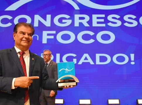 Nelsinho ganha Prêmio Congresso em Foco 2025 na categoria Diplomacia Cidadã