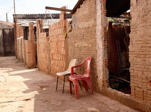 ‘Briga familiar e drogas’, relata sobrinho sobre vila em que tio foi morto e Emanuelly vivia