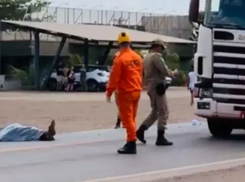Homem morre atropelado por carreta na BR-262