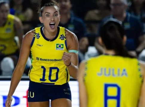 Seleção feminina leva susto, mas vira sobre a França e avança às oitavas no Mundial de vôlei