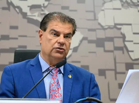 Um mês após viagem aos EUA, Nelsinho ainda cobra diálogo entre Lula e Trump