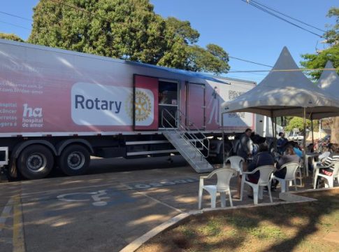 Carreta do Hospital de Amor realiza atendimentos em Naviraí