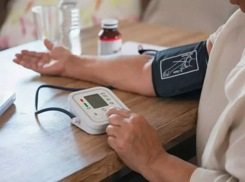 Nova diretriz classifica pressão 12 por 8 como pré-hipertensão