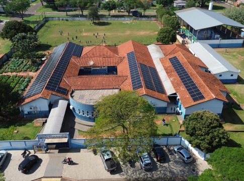 Tacuru instala placas solares em escola municipal e amplia uso de energia limpa