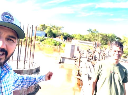 Prefeitos Erlon e Torquetti vistoriam obra da nova ponte que liga Tacuru a Sete Quedas
