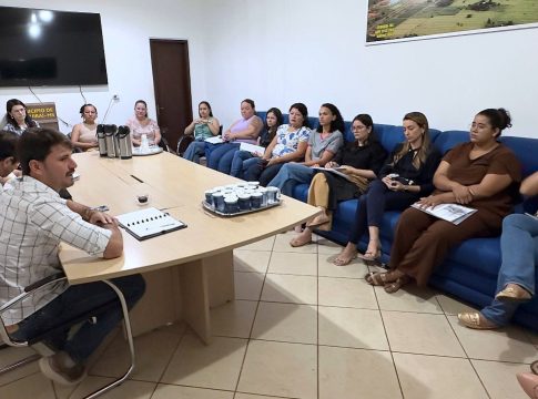 Prefeito Thalles recebe mães de alunos autistas e reforça compromisso a causa