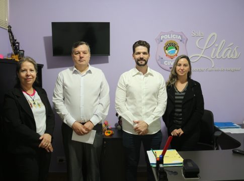 Coordenadora da Mulher e promotor Paulo alinham com delegado Alex atendimento na Sala Lilás