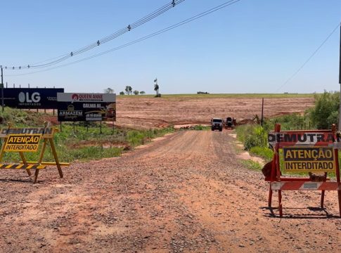 Governo de Mundo Novo, por meio das Secretarias de Obras e Agricultura, realizou reparos na estrada da comunidade do Jatinho