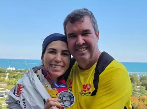 Mônica Riedel completa Maratona de Chicago e inspira saúde e determinação