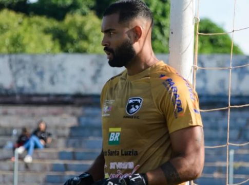 Goleiro brasileiro denuncia racismo em jogo de futebol na fronteira com MS