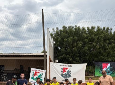 Eldorado – Grupo do deputado Lidio Lopes entrega bolas à Escolinha União de Futebol