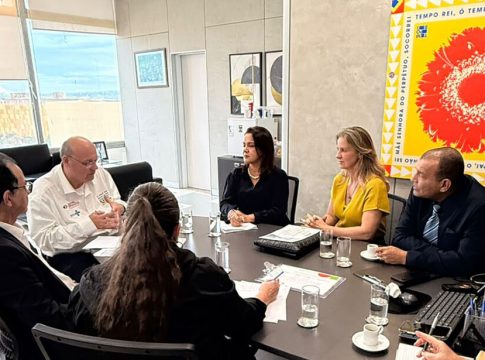 Em Brasília, Adriane Lopes busca novos investimentos para a saúde