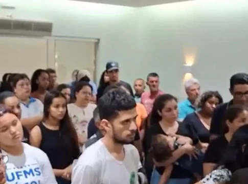 Pais de estudante morta por servidor sem CNH acusam prefeitura de negligência
