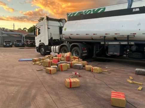 PF apreende carreta com 8 toneladas de drogas em MS