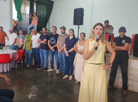 ELDORADO: Prefeita e vice recebem servidores para um café da manhã