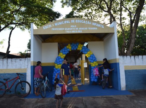 Alunos da Rede Municipal de Ensino são recepcionados calorosamente por professores e profissionais, no início do ano letivo