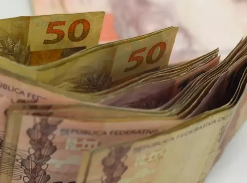 Abono salarial começa a ser pago nesta segunda (16)