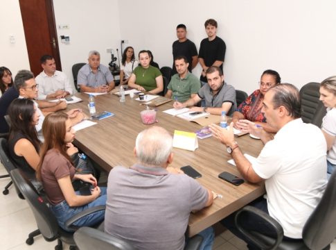 Legislativo de Mundo Novo debate investimentos na Saúde e apoio ao transporte universitário