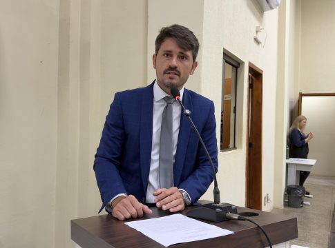 Prefeito Thalles prestigia primeira sessão da Câmara
