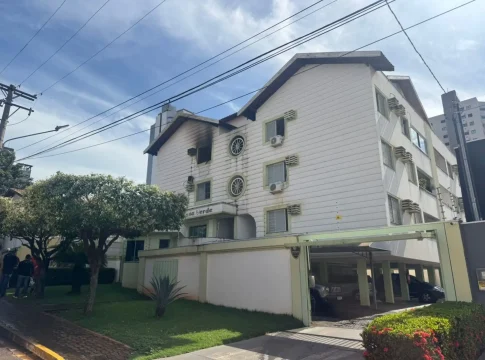 Apartamento pega fogo em condomínio atrás do Shopping Campo Grande